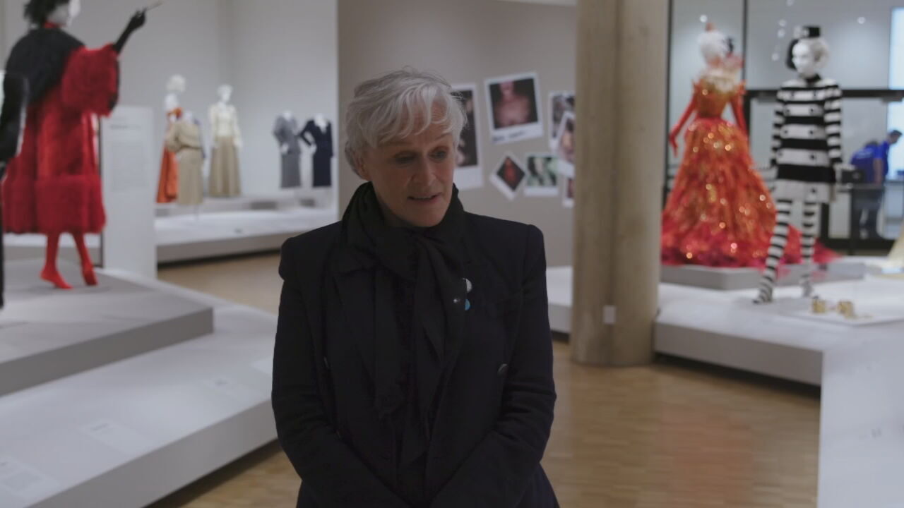 Glenn Close visits art exhibit at Indiana University